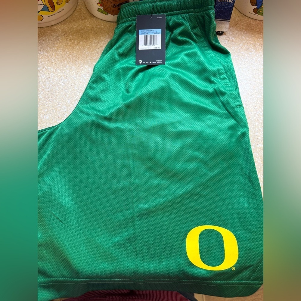 NIKE Dri-fit Oregon Ducks Men’s Sz M Green Athletic Basketball Shorts Yellow O